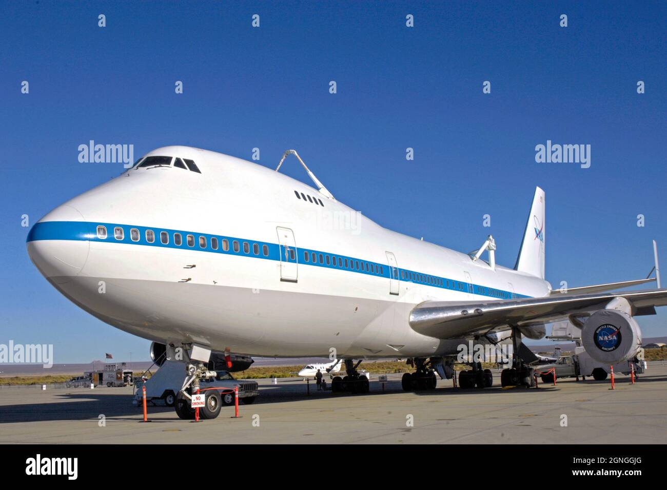 NASA 747 Shuttle Transporter sulla linea di volo alla base dell'aeronautica militare di Edwards, California Foto Stock