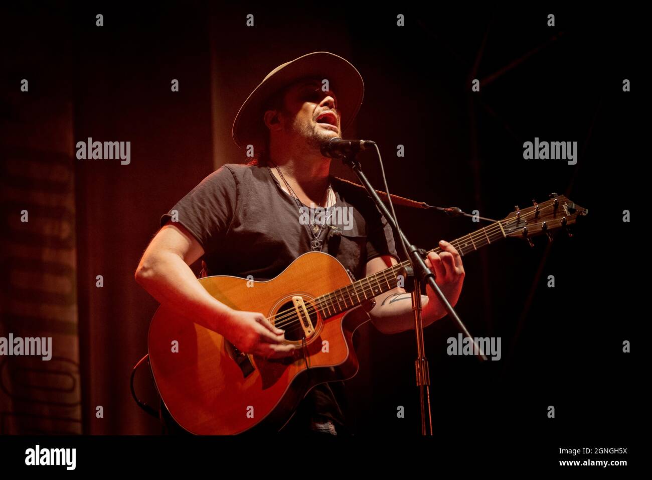 Piazzale degli Alpini Bergamo 25 Settembre 2021 Gianluca Grignani - acustica - vivere a Bergamo1000 © Andrea Ripamonti / Alamy Foto Stock