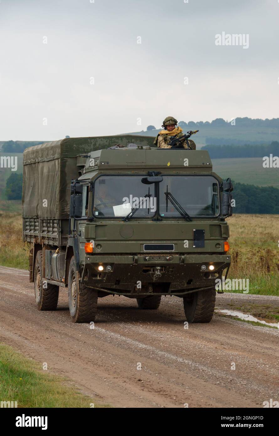 British Army MAN SV 4x4 veicolo logistico camion su esercizio militare, Wiltshire Regno Unito Foto Stock