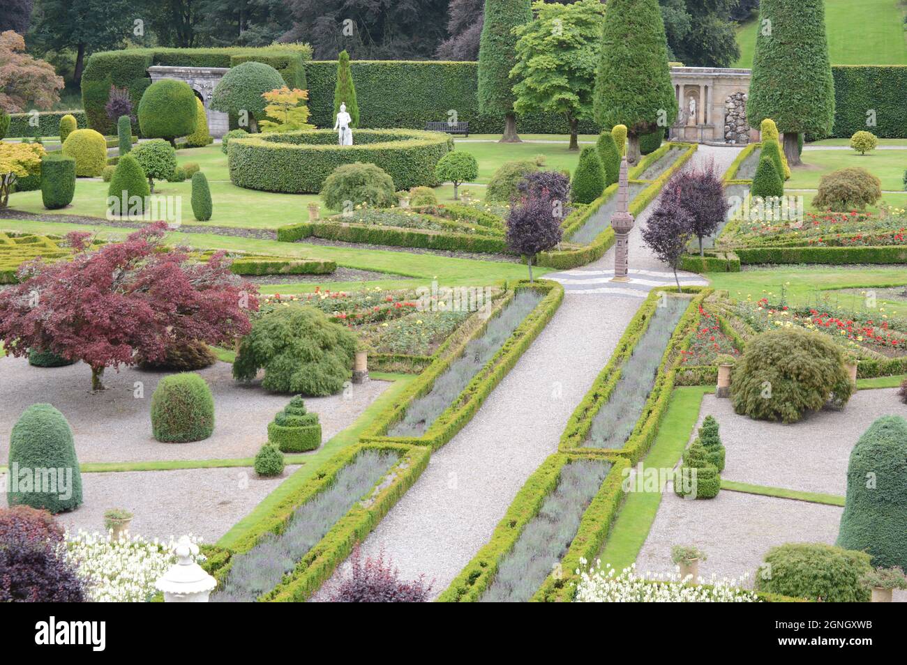I giardini formali del castello di Drummond vicino a Crieff. Perthshire, Scozia, il caldo 31 agosto 2021 Foto Stock