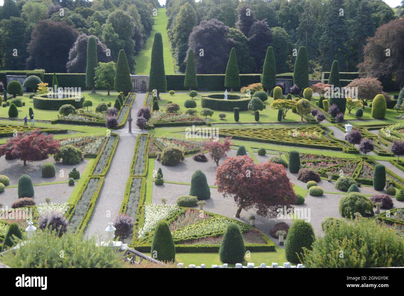 I giardini formali del castello di Drummond vicino a Crieff. Perthshire, Scozia, il caldo 31 agosto 2021 Foto Stock