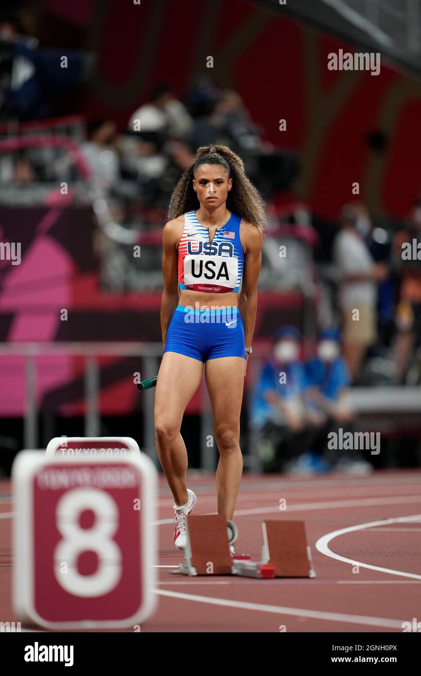 Sydney McLaughlin in competizione nelle Olimpiadi di Tokyo del 2020. Foto Stock