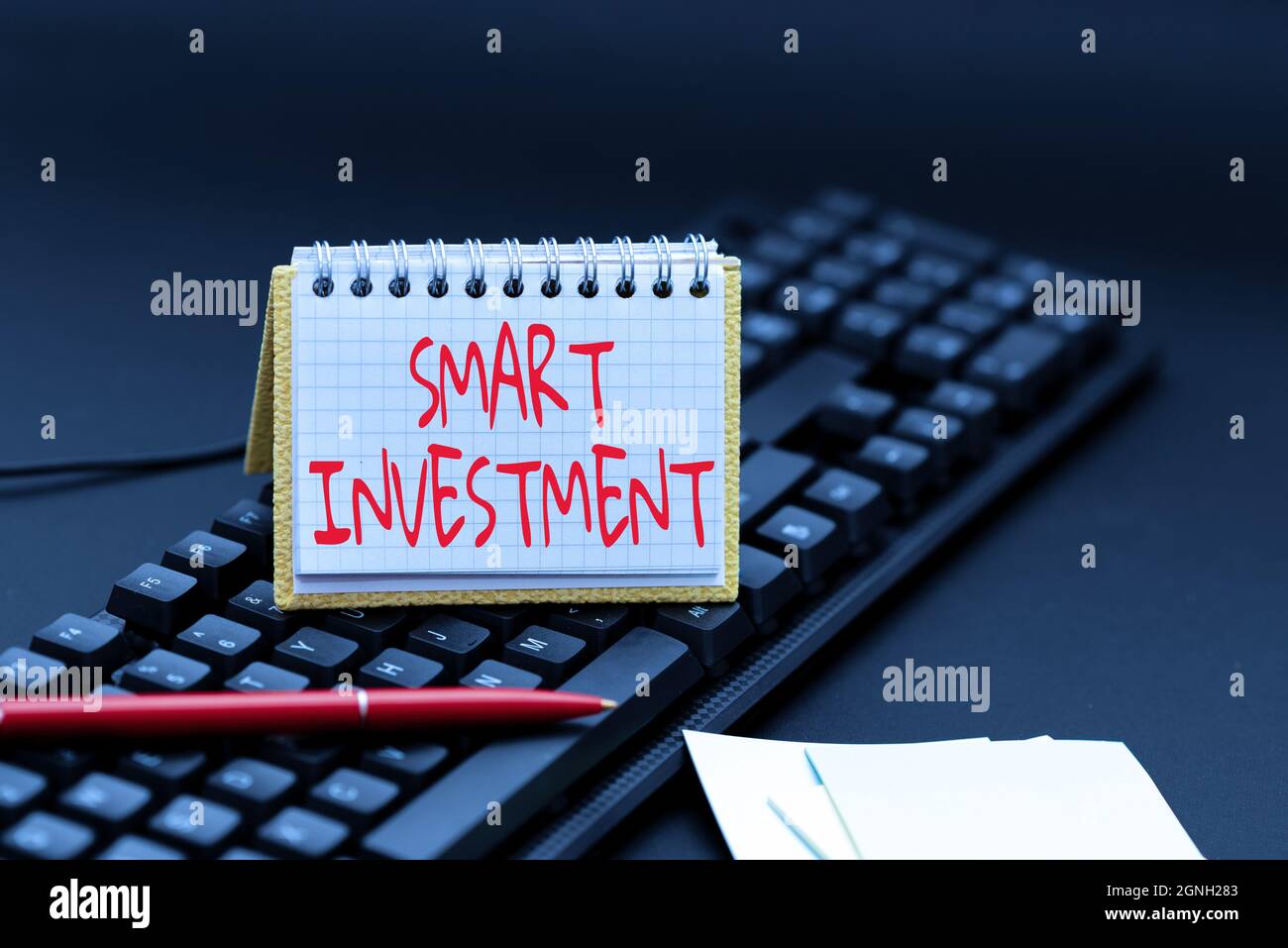 Testo che mostra Inspiration Smart Investment. Foto concettuale allocazione di fondi a un bene o committing di capitale copiando vecchie idee e creando nuove idee Foto Stock