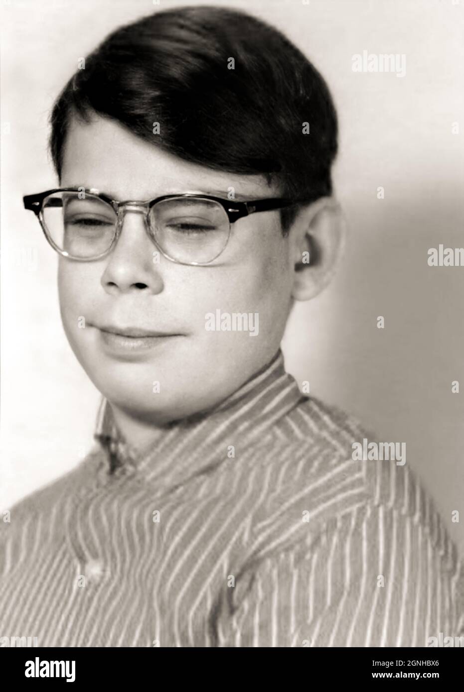 1959 ca , USA : il celebre scrittore americano horror e triller STEPHEN KING ( nato il 21 settembre 1947 ), quando aveva 12 anni . Fotografo sconosciuto. - STORIA - FOTO STORICHE - personalità da giovane ragazzi - personalità quando era giovane - ADOLESCENTE - adolescente - RITRATTO - ritratto - ritratto - progetto - SCRITTORE - LETTERATURA - LETTERATURA - BAMBINO - BAMBINI - BAMBINO - BAMBINI - INFANZIA - INFANZIA - occhiali da vista - lente -- - ARCHIVIO GBB Foto Stock