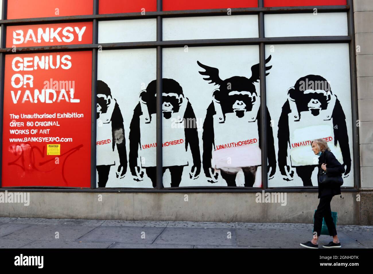 Attività al di fuori di una mostra Banksy, New York, NY USA Foto Stock