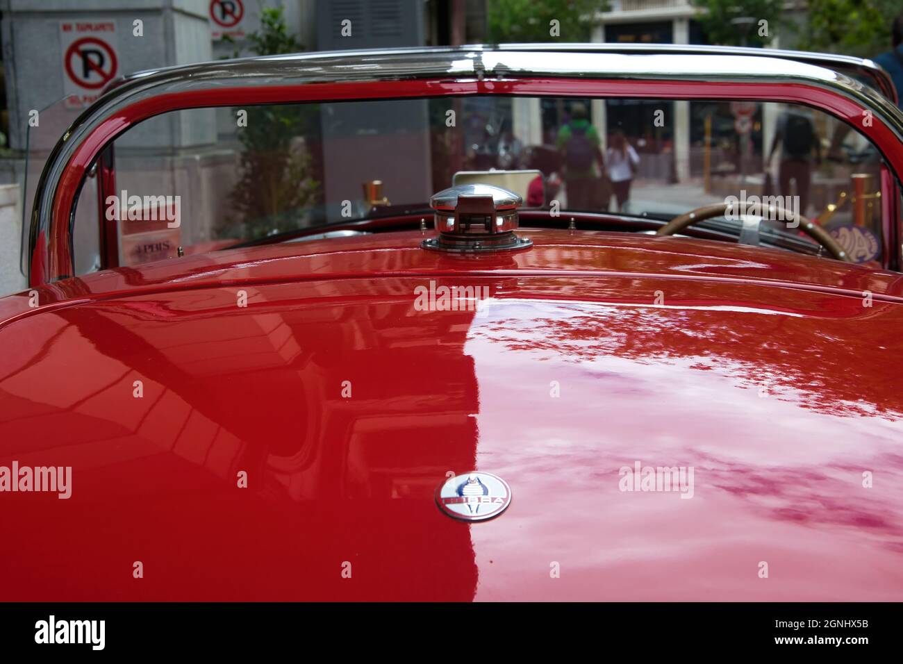 Shelby Cobra il mito .Red 1965 Shelby Cobra, Shelby 427 Cobra 1965.designed di Carroll Shelby per trattare con Ferrari cars.Here la vediamo ad Atene Foto Stock