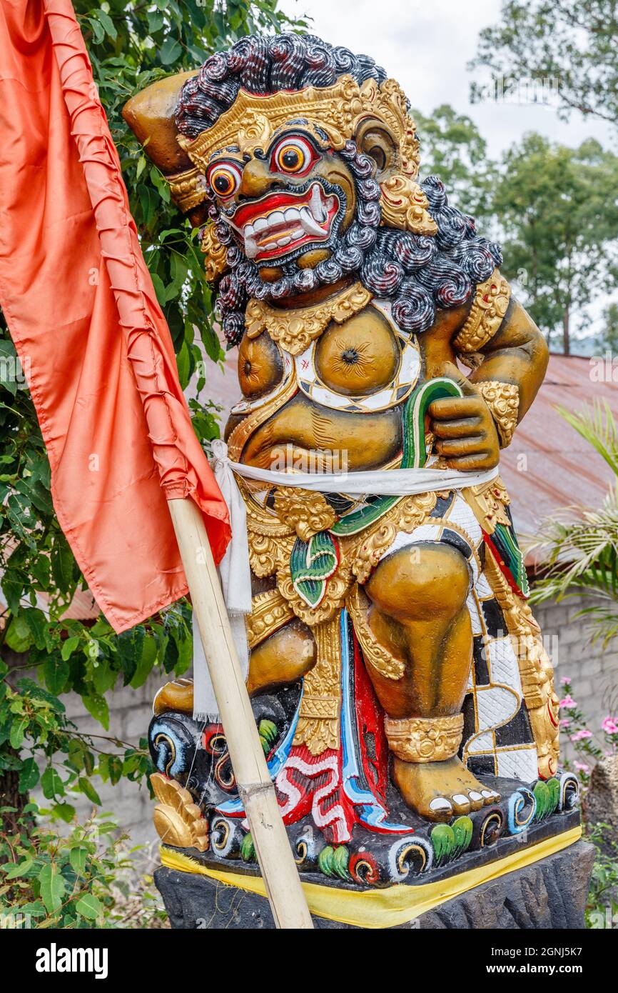 Statue Guardiane al tempio indù balinese pura Segara Ulun Danu Batur sul lago Batur (Danau Batur) a Kintamani, Bangli, Bali, Indonesia. Foto Stock