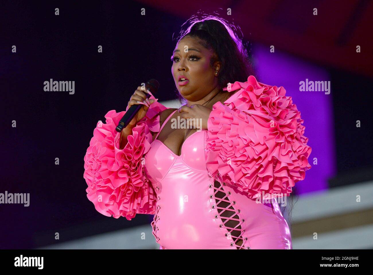 New York, NY, USA. 25 Settembre 2021. Lizzo sul palco del Global Citizen Concert 2021 NYC - parte 2, The Great Lawn in Central Park, New York, NY 25 settembre 2021. Credit: Kristin Callahan/Everett Collection/Alamy Live News Foto Stock