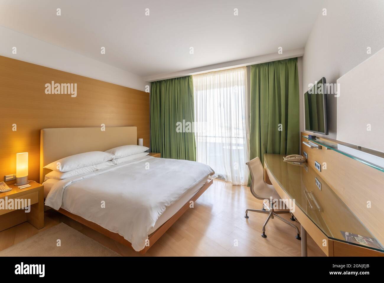 Camera moderna e lussuosa, confortevole camera da letto Foto Stock