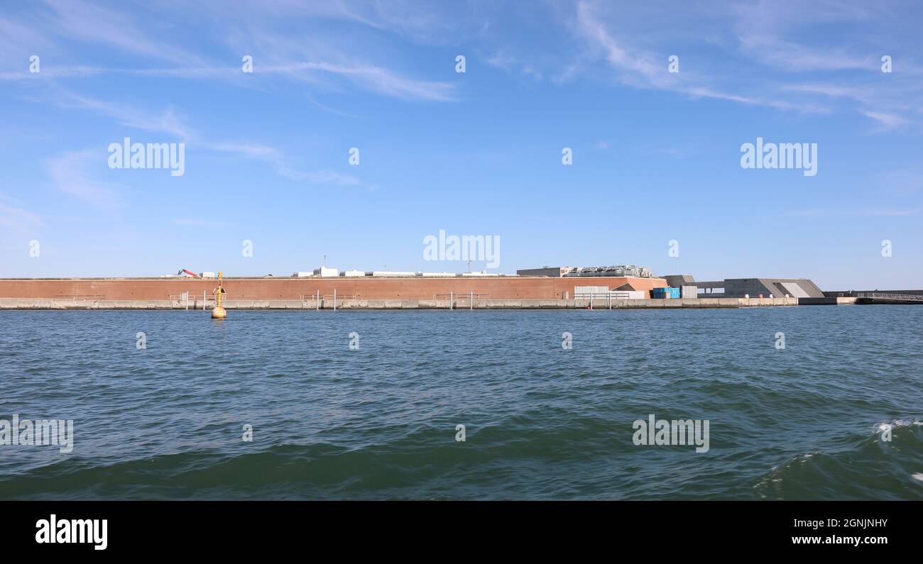 Cantiere di un'ampia diga chiamata il progetto di Mose per difendere la città di Venezia dalle inondazioni e dalle alte maree Foto Stock