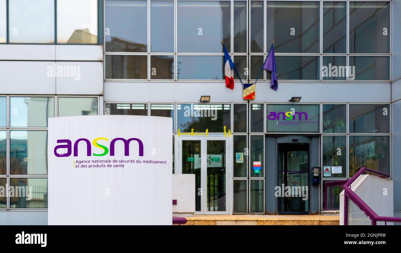 Sede centrale dell'ANSM (Agence Nationale de Sécurité du Médicament), un'organizzazione francese incaricata di valutare i rischi dei prodotti sanitari Foto Stock