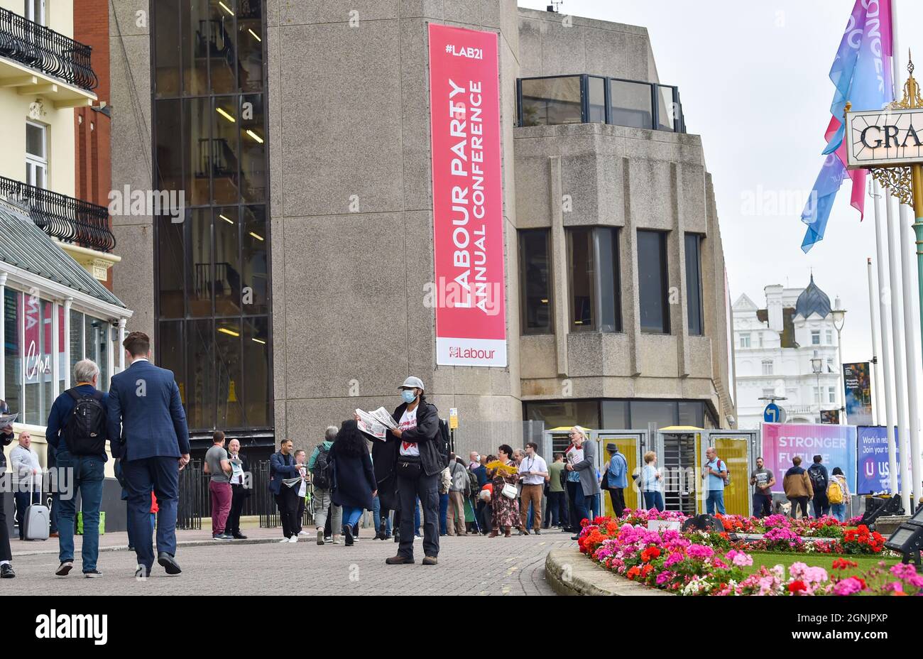 Brighton UK 26 settembre 2021 - fuori della Conferenza del partito di lavoro che si svolge nel centro di Brighton : Credit Simon Dack / Alamy Live News Foto Stock