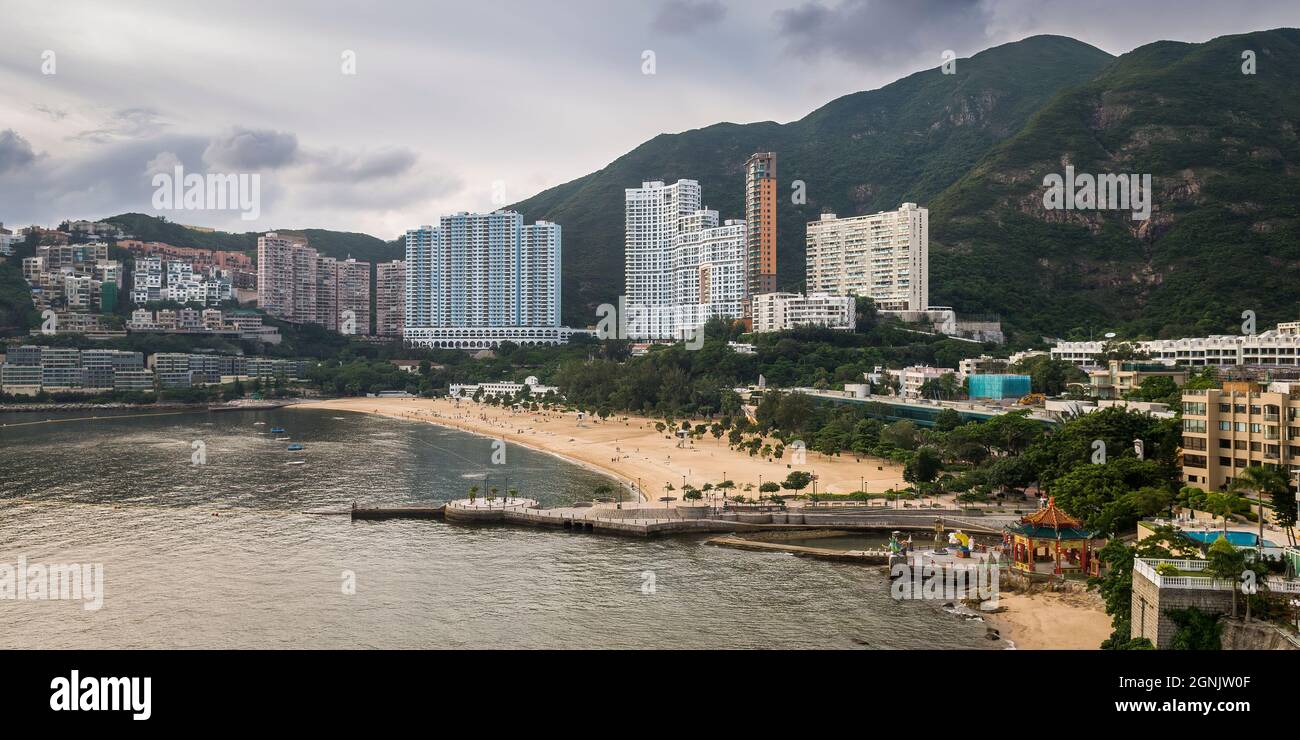 Repulse Bay and Beach, Hong Kong Island, vista dal Nautilus, uno sviluppo di case di lusso in South Bay Road Foto Stock