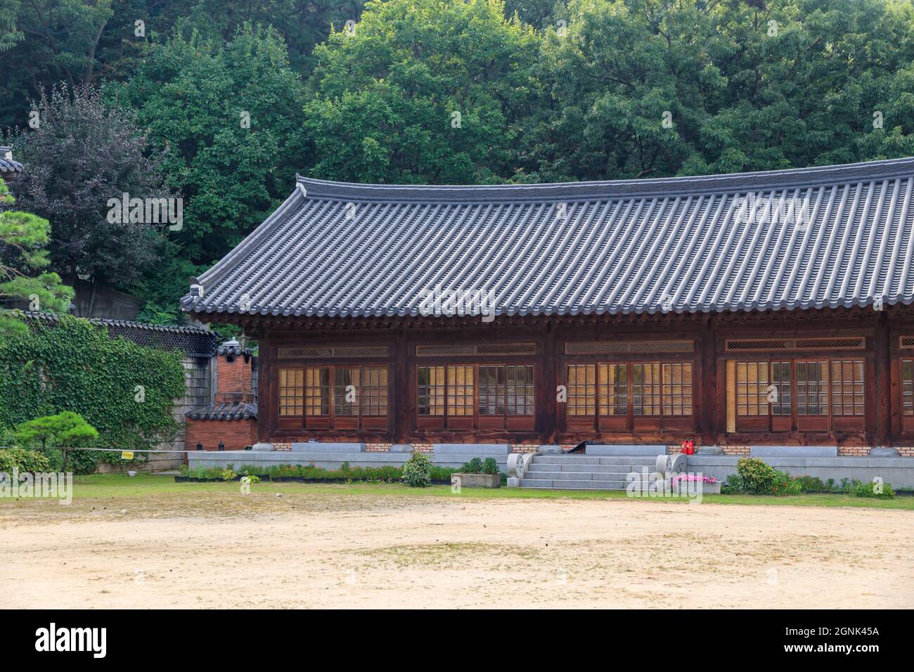 Paju, Gyeonggi-do, Repubblica di Corea - 13 agosto 2021. Tempio tradizionale coreano. Tempio yakcheonsa. Buddismo coreano. Foto Stock