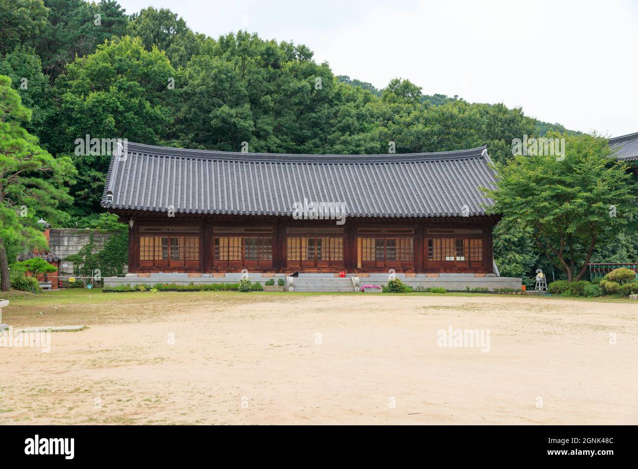 Paju, Gyeonggi-do, Repubblica di Corea - 13 agosto 2021. Tempio tradizionale coreano. Tempio yakcheonsa. Buddismo coreano. Foto Stock