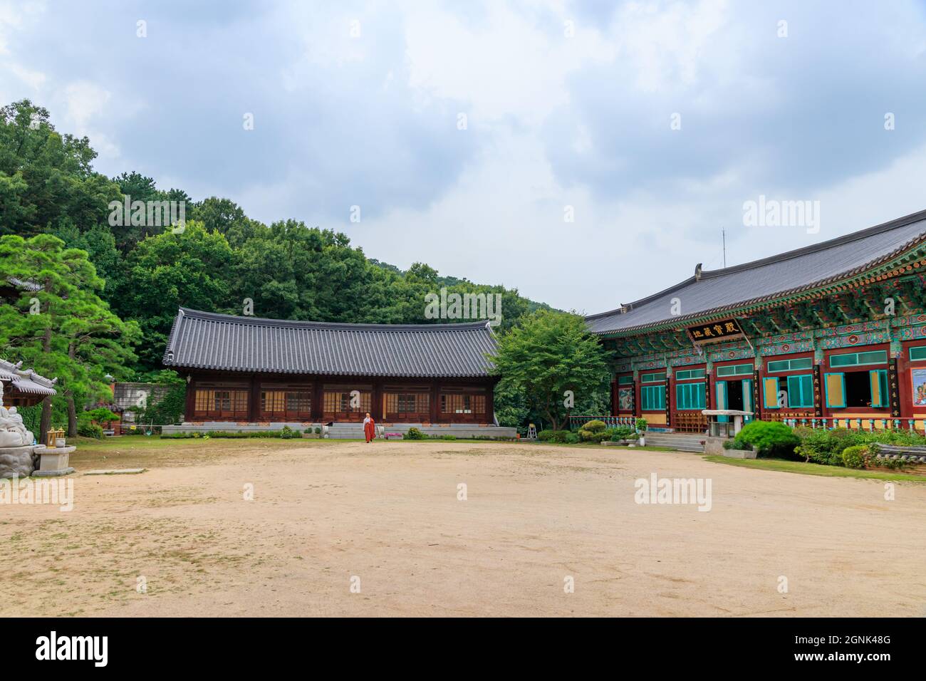 Paju, Gyeonggi-do, Repubblica di Corea - 13 agosto 2021. Tempio tradizionale coreano. Tempio yakcheonsa. Buddismo coreano. Foto Stock