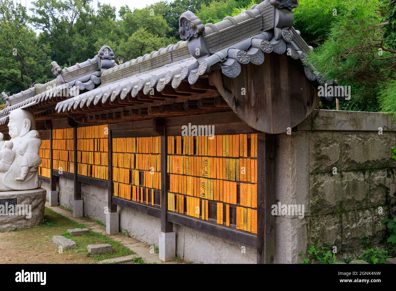 Paju, Gyeonggi-do, Repubblica di Corea - 13 agosto 2021. Tempio tradizionale coreano. Tempio yakcheonsa. Buddismo coreano. Foto Stock