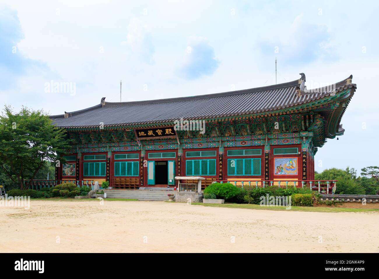 Paju, Gyeonggi-do, Repubblica di Corea - 13 agosto 2021. Tempio tradizionale coreano. Tempio yakcheonsa. Buddismo coreano. Foto Stock