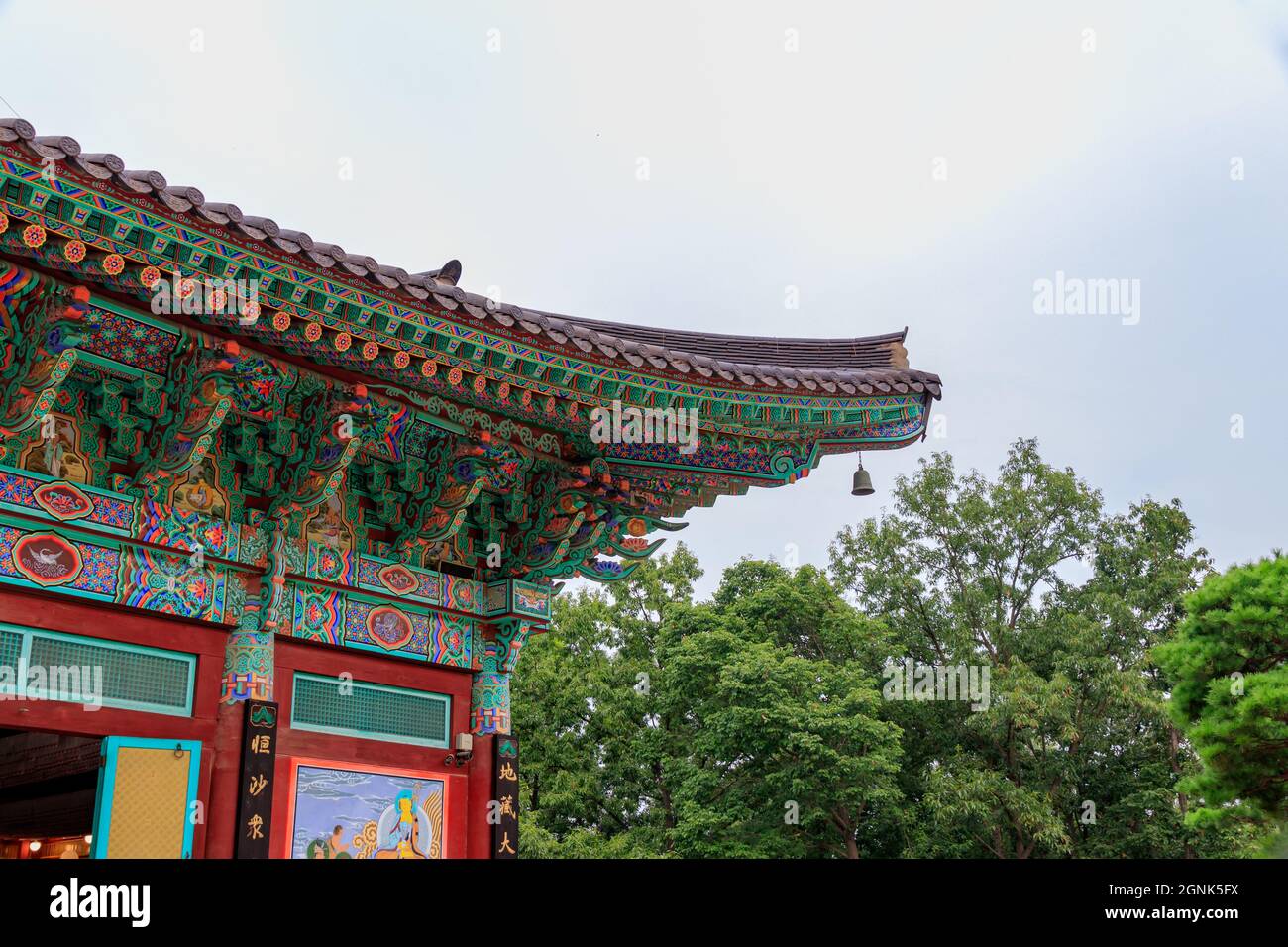 Paju, Gyeonggi-do, Repubblica di Corea - 13 agosto 2021. Tempio tradizionale coreano. Tempio yakcheonsa. Buddismo coreano. Foto Stock