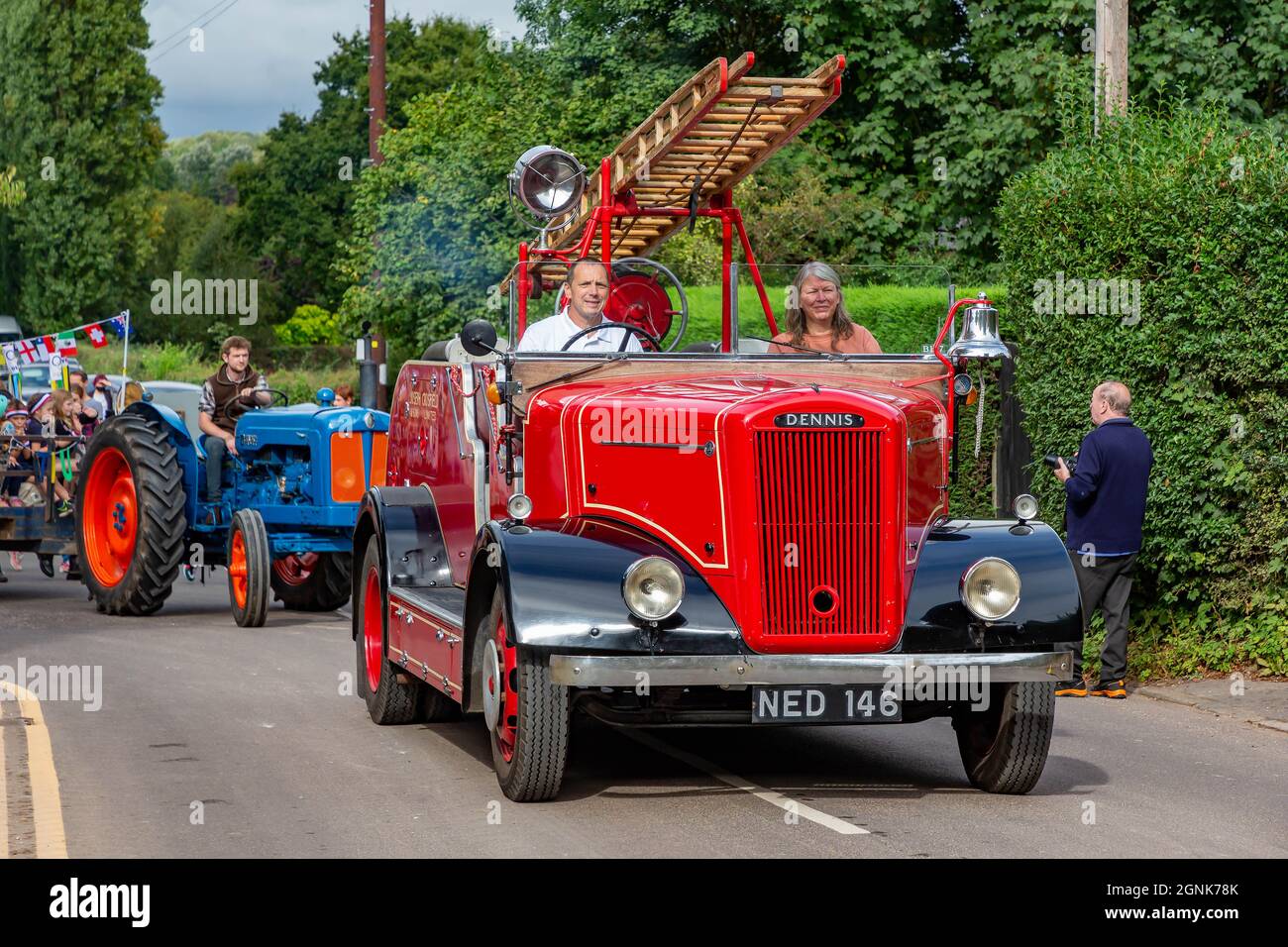 Lymm, Cheshire, Regno Unito. 25 Settembre 2021. 25 settembre 2021 - Lymm Village a Cheshire ha tenuto l'annuale Lymm May Queen Festival, rinviato all'inizio dell'anno a causa della pandemia COVID-19. Lymm Rose Queen è stata anche incoronata in questo evento Credit: John Hopkins/Alamy Live News Foto Stock