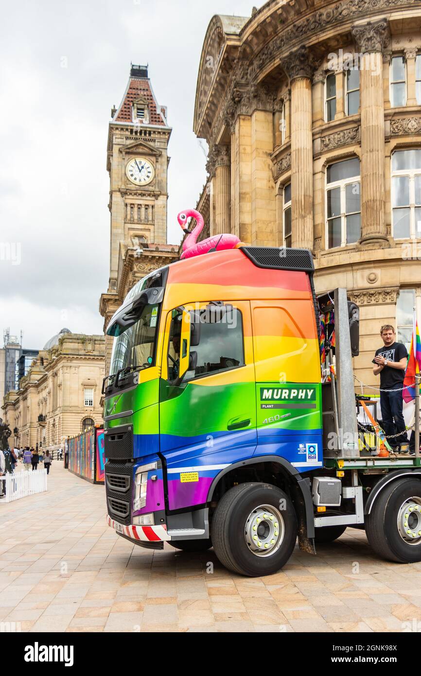 Murphy costruzione camion appaltatori con Pride grafica arcobaleno al  Birmingham Pride Sabato 25 settembre 2021 Foto stock - Alamy