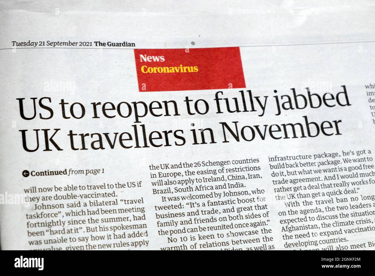 "A novembre RIAPRIREMO a tutti i viaggiatori britannici" il titolo del giornale Guardian Covid coronavirus Travel article il 21 settembre 2021 London UK Foto Stock