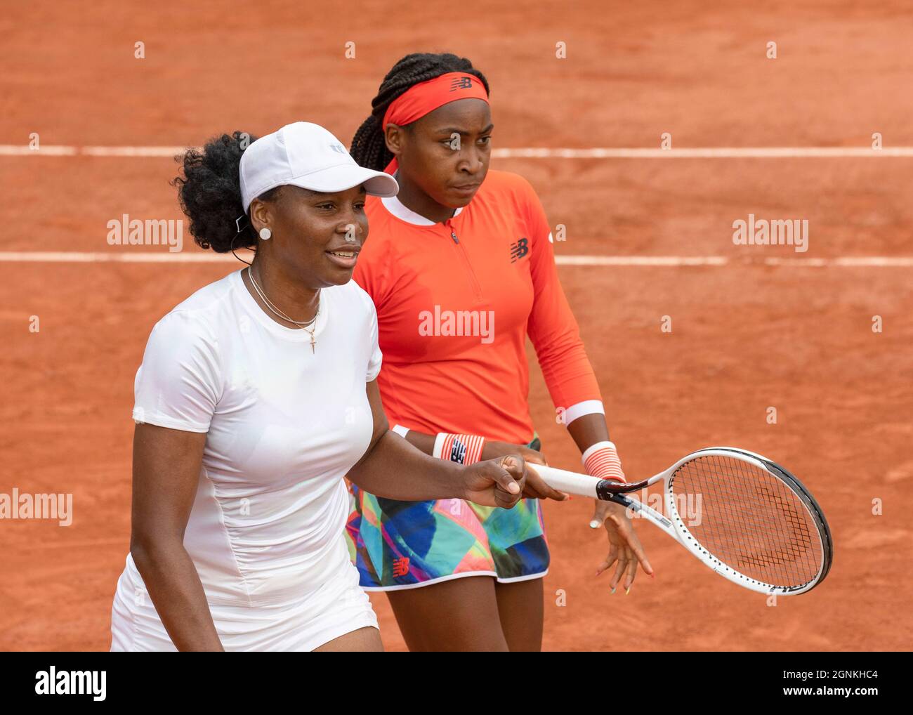 GIOCATORI DI tennis USA Coco Gauff e Venus Williams, torneo di tennis del French Open 2021, Parigi, Francia Foto Stock