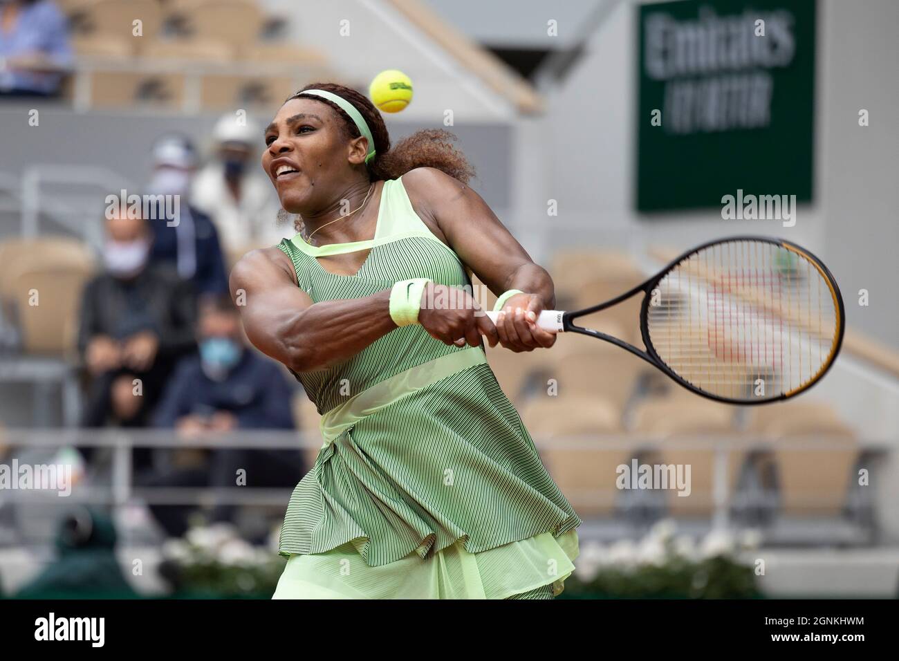 Giocatore DI tennis STATUNITENSE Serena Williams (USA) che gioca un tiro al dorso, torneo di tennis del French Open 2021, Parigi, Francia. Foto Stock
