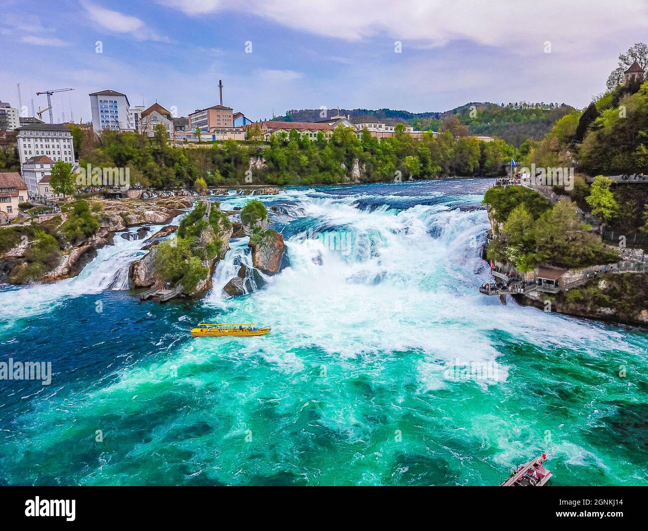 stridio Sembrare Sopraffare cascata sciaffusa Segnale Nido Pilastro