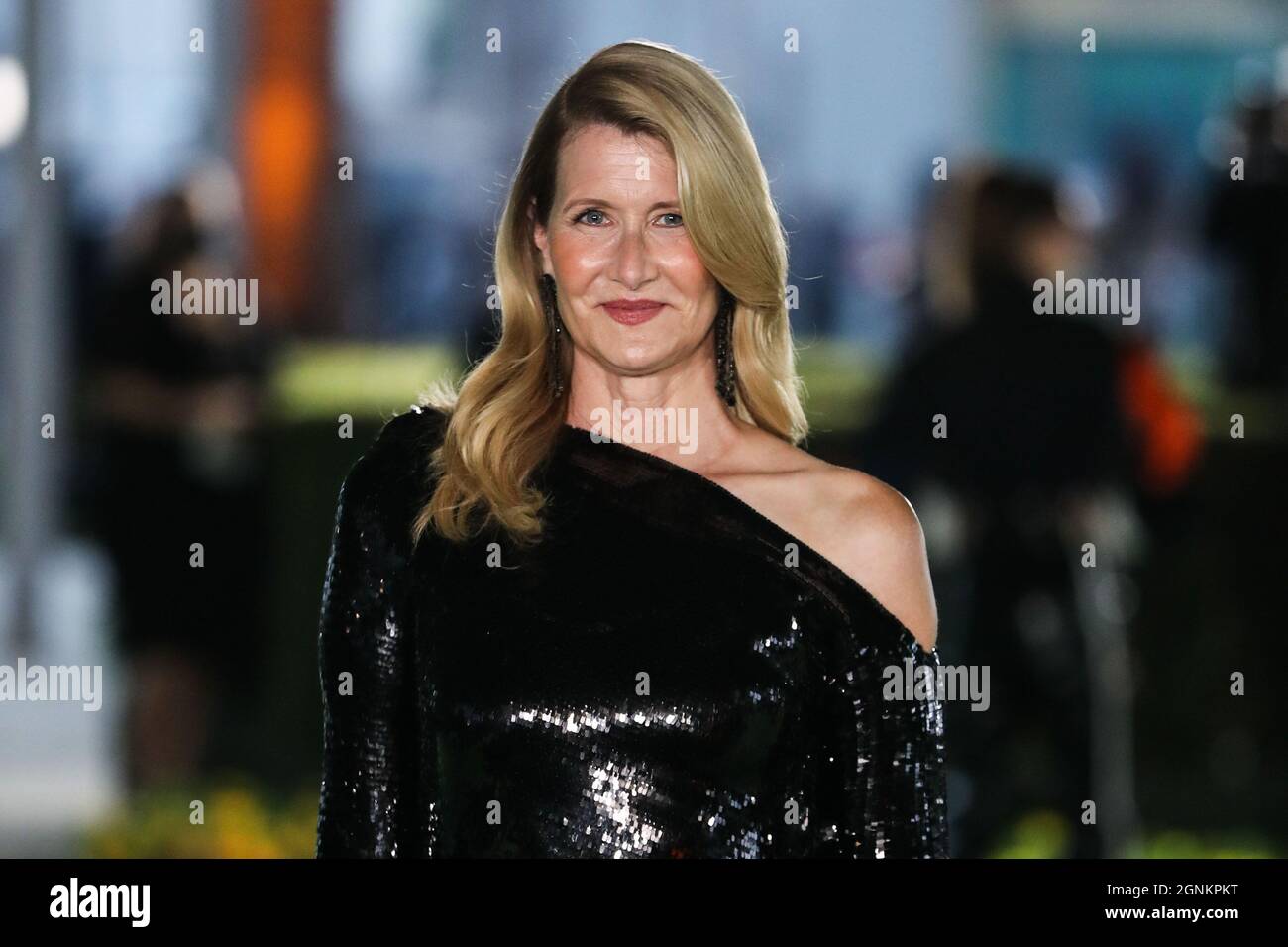 LOS ANGELES, CALIFORNIA, USA - SETTEMBRE 25: L'attrice Laura Dern che indossa un abito Roland Mouret e gioielli Anabela Chan arriva al Museo dell'Accademia delle immagini del movimento gala di apertura tenuto al Museo dell'Accademia delle immagini del movimento il 25 Settembre 2021 a Los Angeles, California, Stati Uniti. (Foto di Xavier Collin/Image Press Agency/Sipa USA) Foto Stock