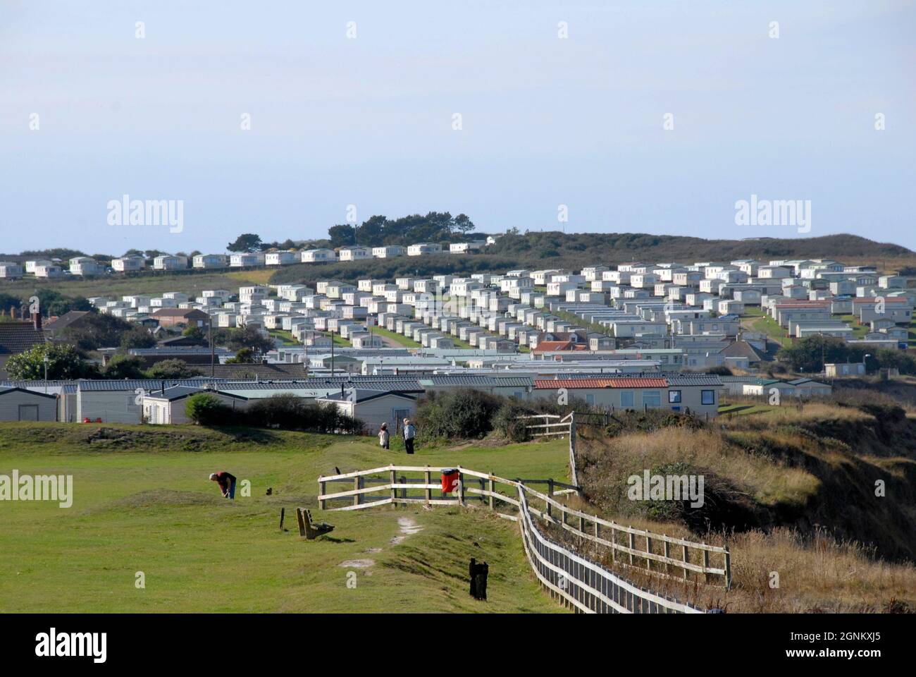 Sito di caravan sulla cima della scogliera appena ad ovest di Cromer, Norfolk, Inghilterra Foto Stock