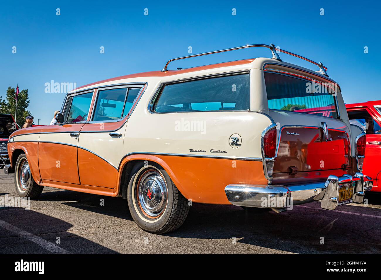 Reno, NV - 4 agosto 2021: 1956 Nash Rambler Cross Country station wagon ad una mostra di auto locale. Foto Stock