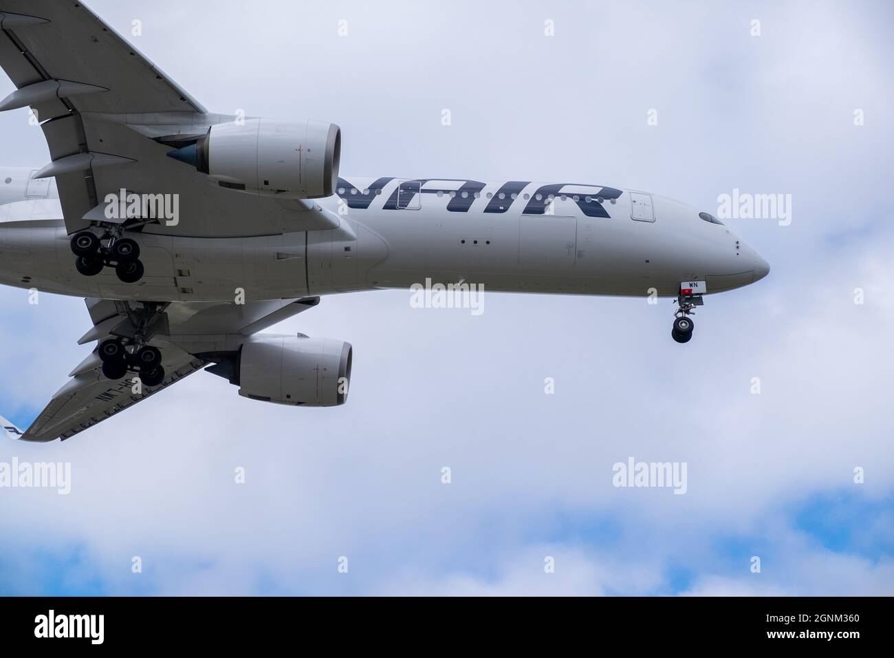 Helsinki / Finlandia - 19 SETTEMBRE 2021: Airbus A350, gestito dalla compagnia di bandiera finlandese Finnair, che atterra all'aeroporto Helsinki-Vantaa. Foto Stock