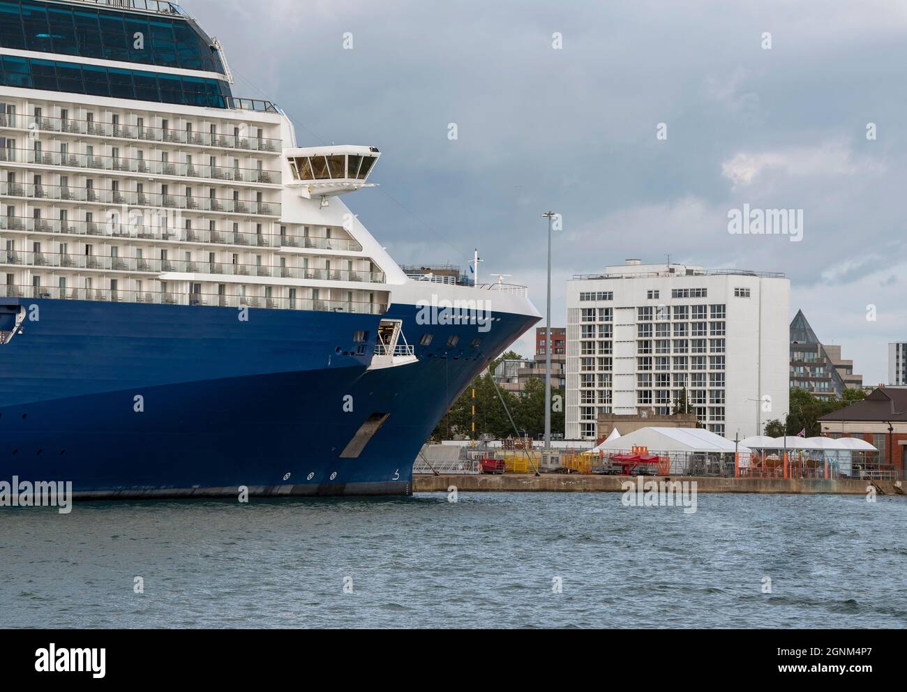 Southampton, Inghilterra, Regno Unito. 2021. Nave da crociera e hotel, porto di Southampton, Regno Unito Foto Stock
