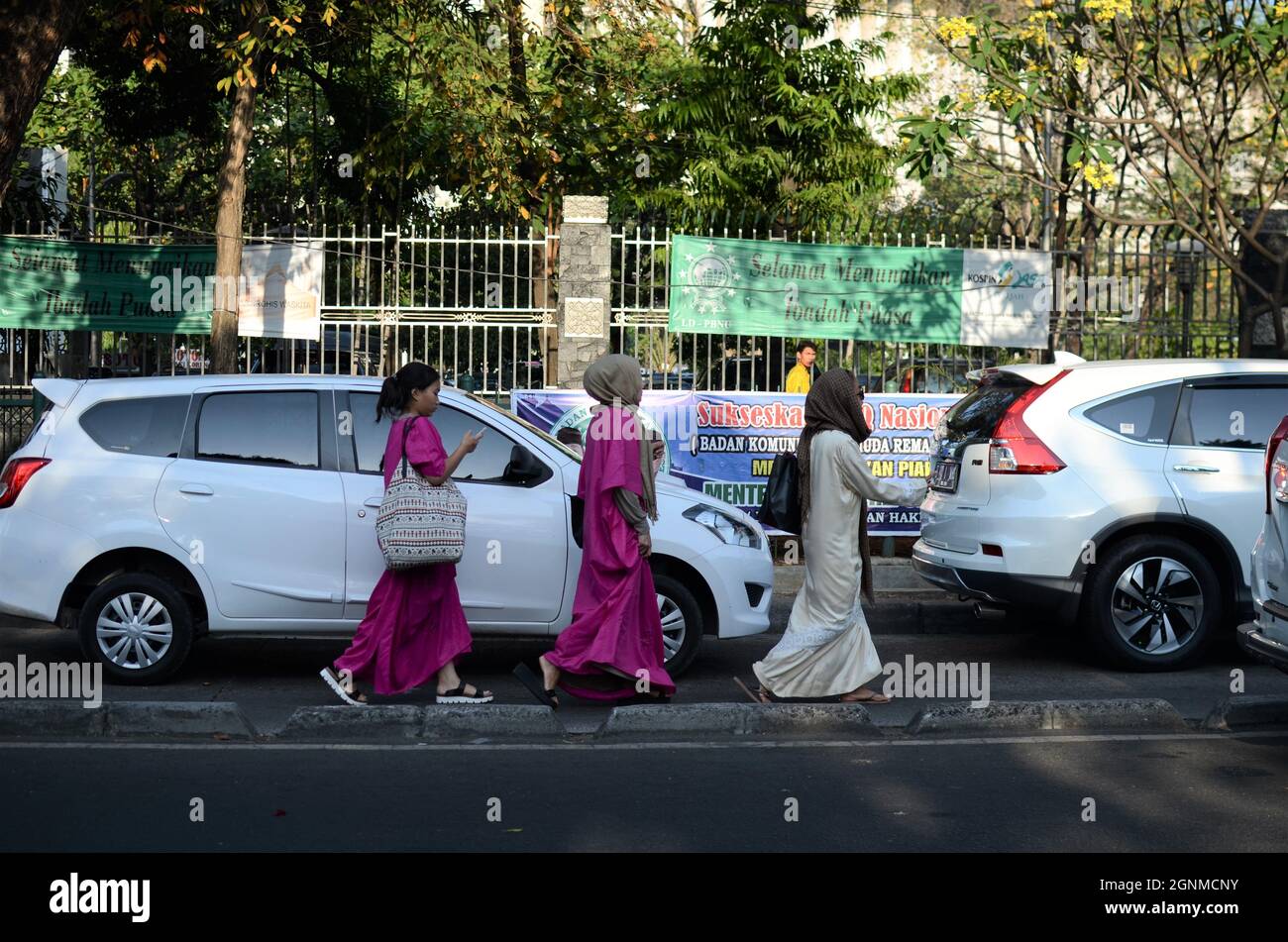 Preghiera EID-al-Fir alla moschea Istiqlal di Jakarta, Indonesia Foto Stock