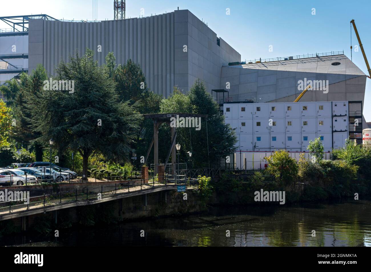 L'edificio della Factory International Arts è in costruzione dal 2021 settembre. Sul fiume Irwell. St John's, Manchester, Inghilterra, Regno Unito Foto Stock