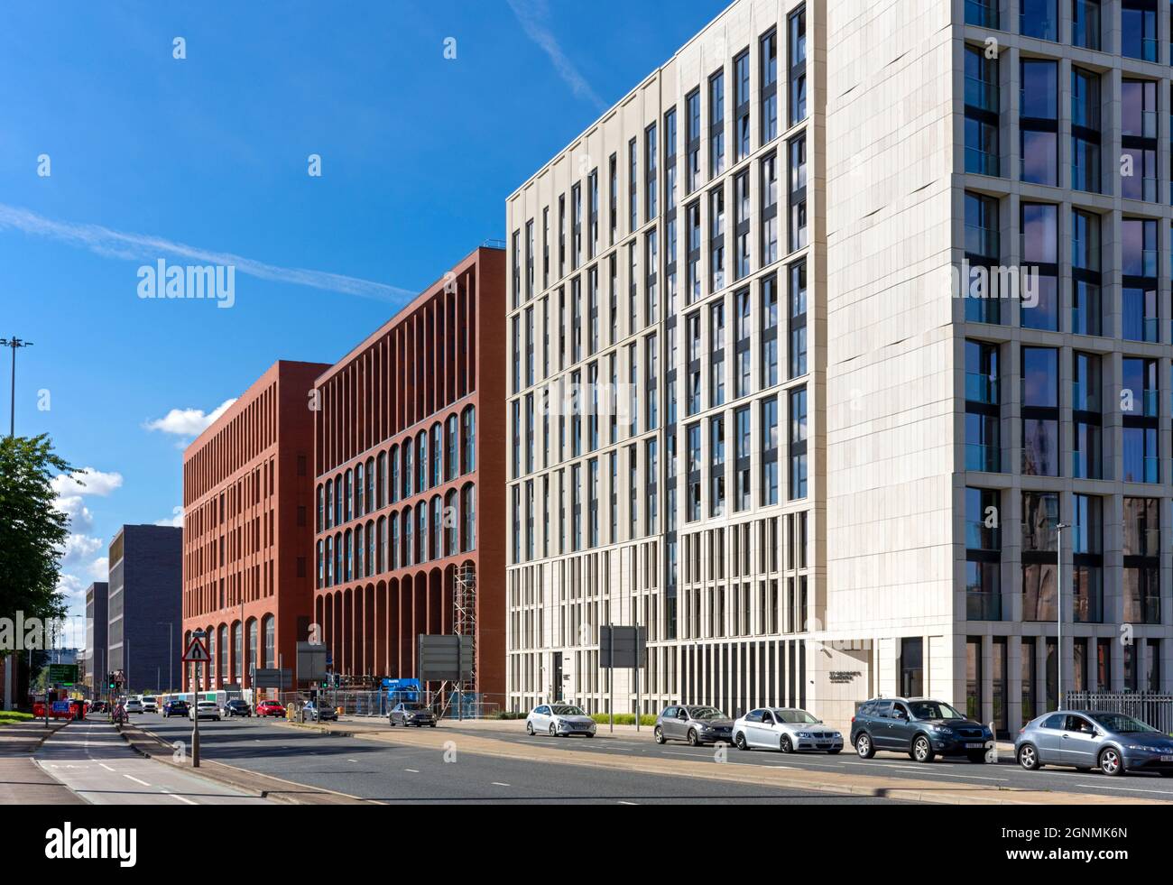 I St George's Gardens (a destra), i City Gardens (al centro) e gli Sky Gardens (a sinistra), isolati di appartamenti, Chester Road, Manchester, Inghilterra, Regno Unito Foto Stock