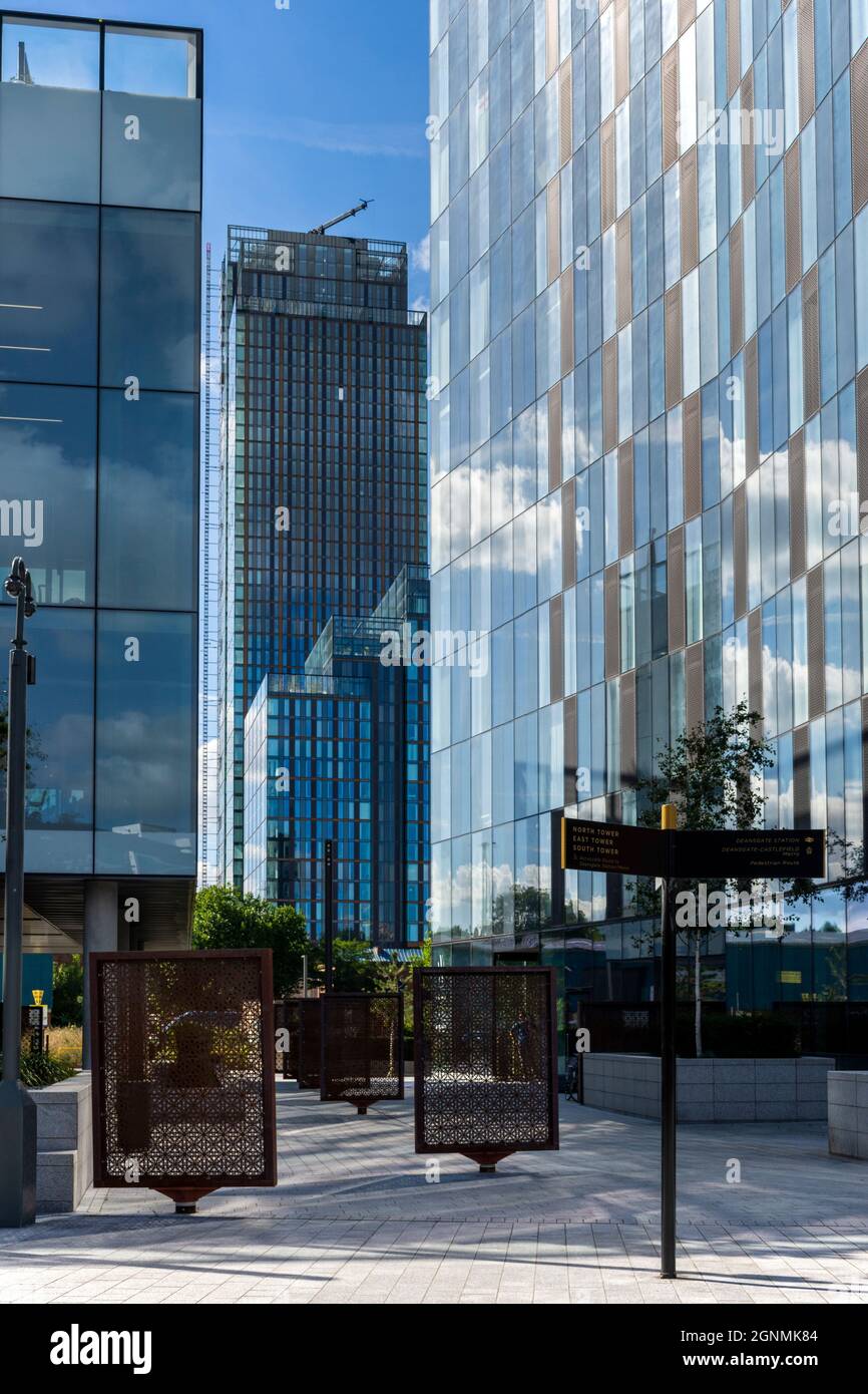 L'Elizabeth Tower e il Victoria Residence si trova a pochi isolati dallo sviluppo di Deansgate Square, Manchester, Inghilterra, Regno Unito Foto Stock