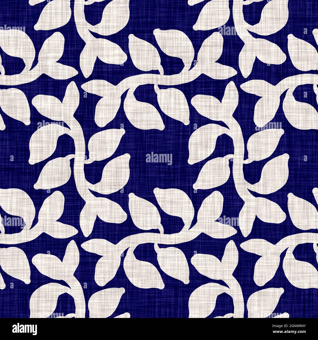 Indigo blu fogliame blocco stampa tinto lino texture sfondo. Ripetizione batik tessuto giapponese senza cuciture. Sfocatura floreale organica stressata Foto Stock