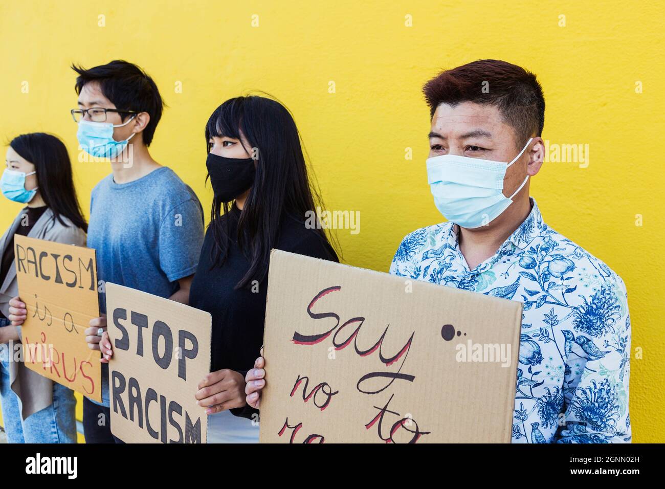 Il popolo asiatico protesta per la parità di diritti a causa del razzismo pandemico del coronavirus Foto Stock