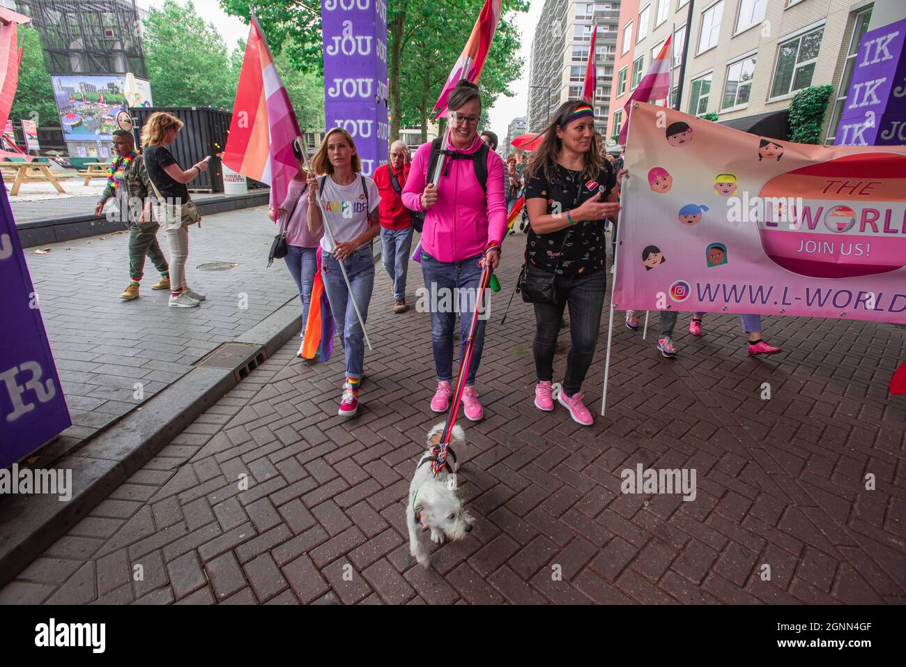 Municipio, Coolsingle. Strade della città. Museumpark. Parkkade ann de Mass, Rotterdam. Paesi Bassi. Sabato 25 Settembre, 2021. Il gay Pride di Rotterdam Foto Stock