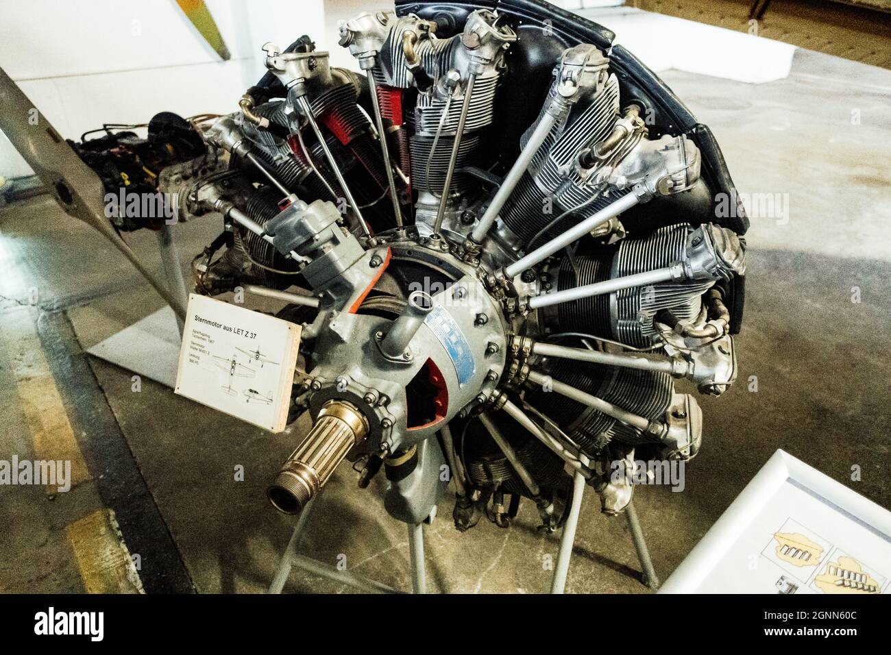 WERNIGERODE, GERMANIA - 12 settembre 2021: Primo piano di un motore aereo esposto al Museo dell'aviazione Luftfahrt, Wernigerode, Germania Foto Stock