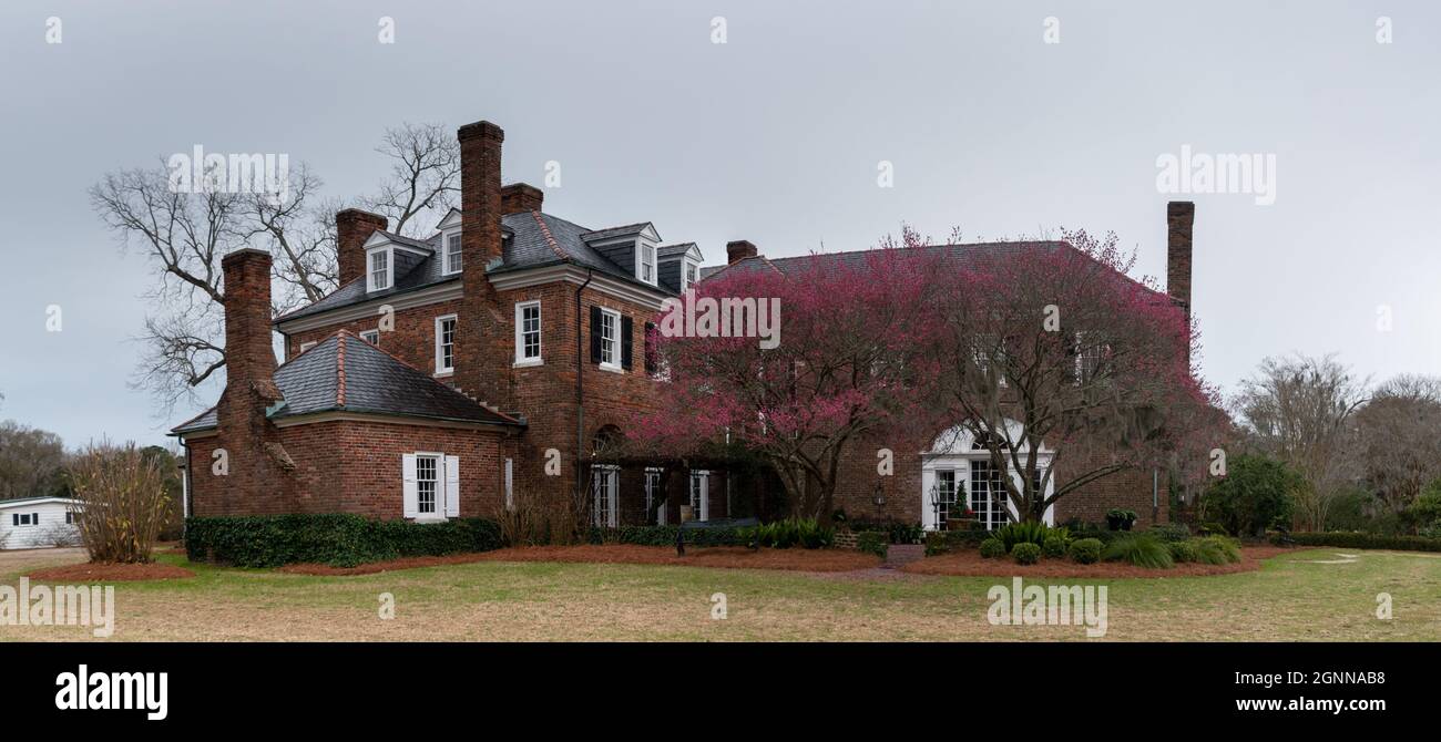 La Boone Hall Plantation si trova a Mount Pleasant, South Carolina, è una casa storica costruita nel 1936 in stile architettonico Colonial Revival Foto Stock