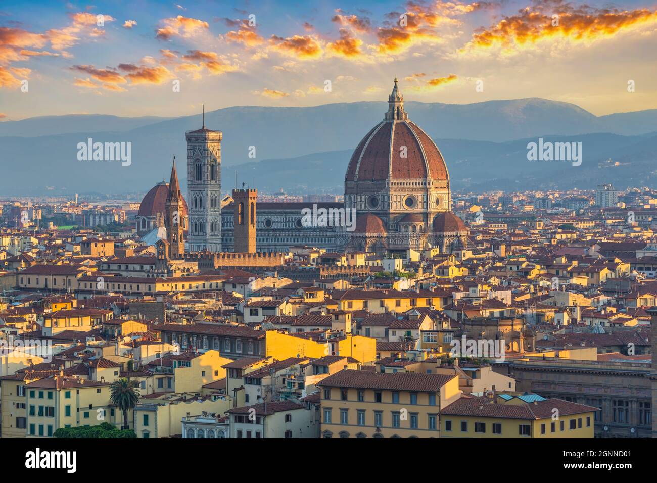 Firenze Italia, alba skyline della città al Duomo di Firenze Cattedrale di Santa Maria del Fiore, Toscana Italia Foto Stock