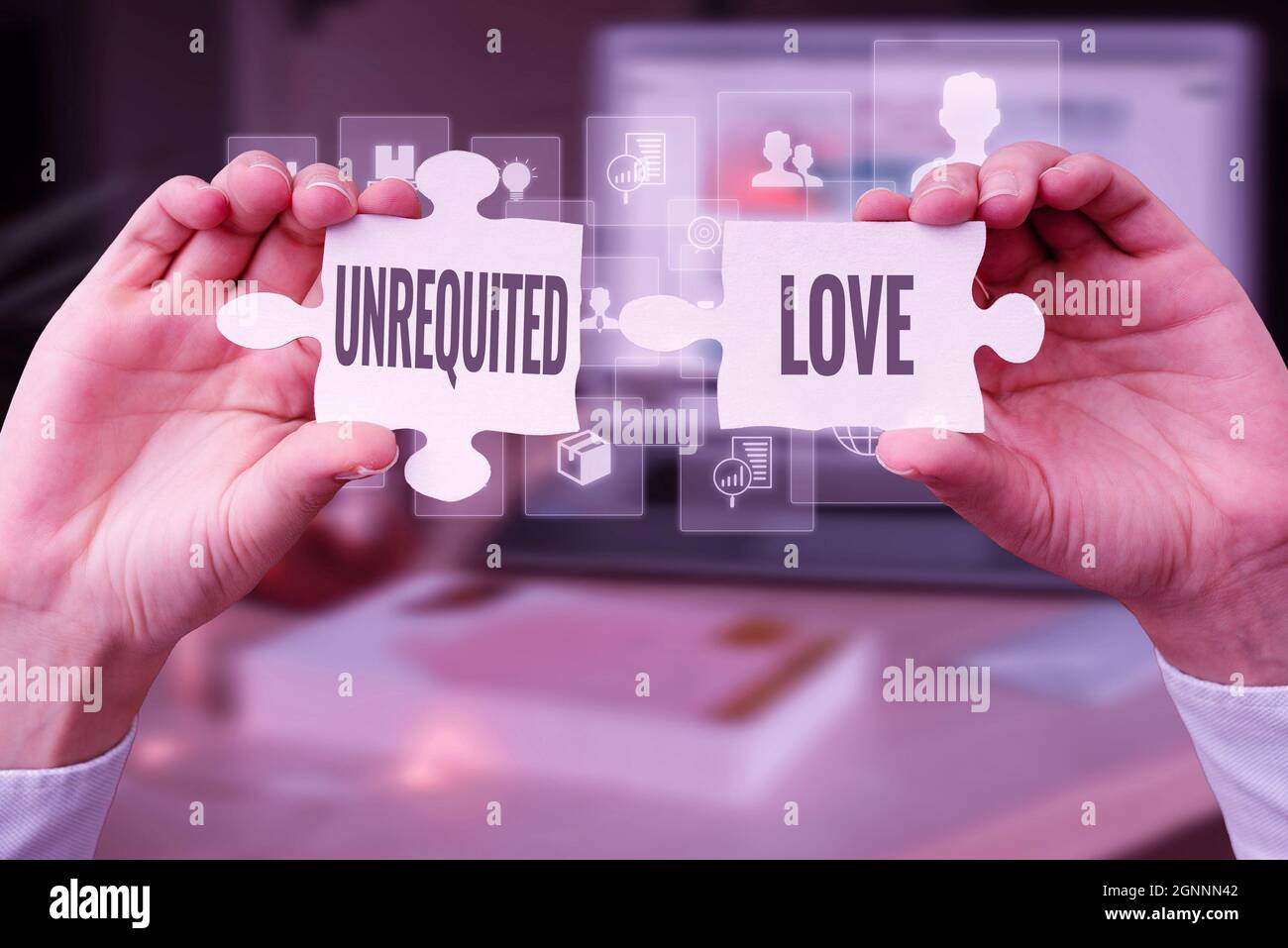 Scrittura mano segno amore non riaccusato. Parola scritta su non apertamente reciprocato o inteso come tale da amato Business Woman Holding Jigsaw Puzzle pezzo Foto Stock
