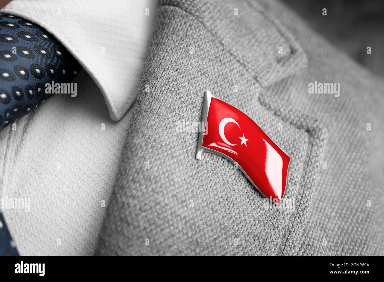 Badge in metallo con la bandiera della Turchia sul lapel del vestito Foto Stock