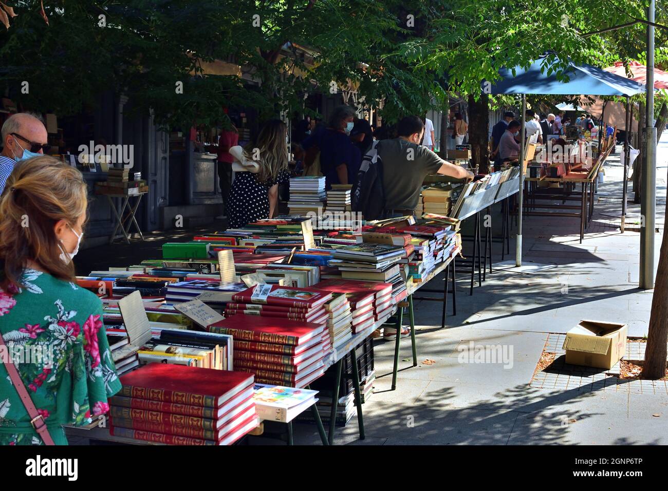 Madrid, Spagna. 5 settembre 2021: Via Cuesta de Moyano. Su questa strada vecchi libri sono comprati e venduti Foto Stock