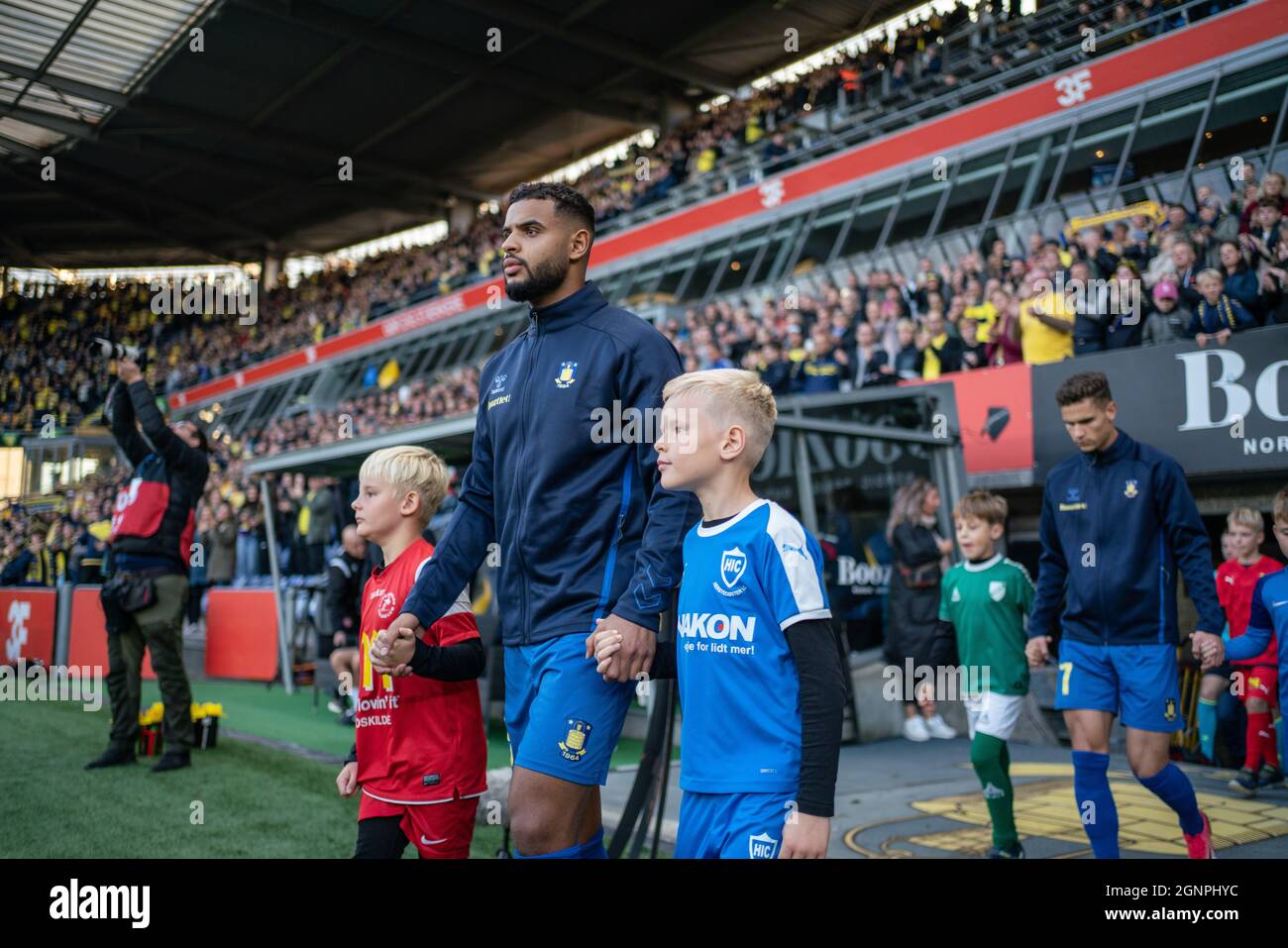 Brondby, Danimarca. 26 settembre 2021. Anis ben Slimane (25) di Broendby IF entra in campo per il 3F Superliga match tra Broendby IF e Aalborg Boldklub allo stadio Brondby. (Photo Credit: Gonzales Photo/Alamy Live News Foto Stock