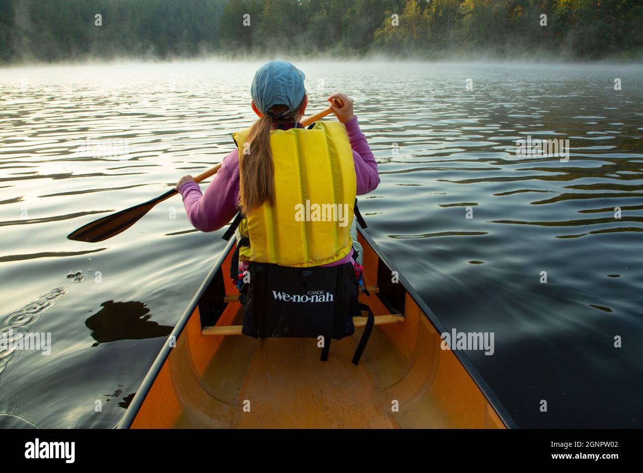 Canoa sul lago artificiale di Silverton, Silverton Marine Park, Silverton, Oregon Foto Stock