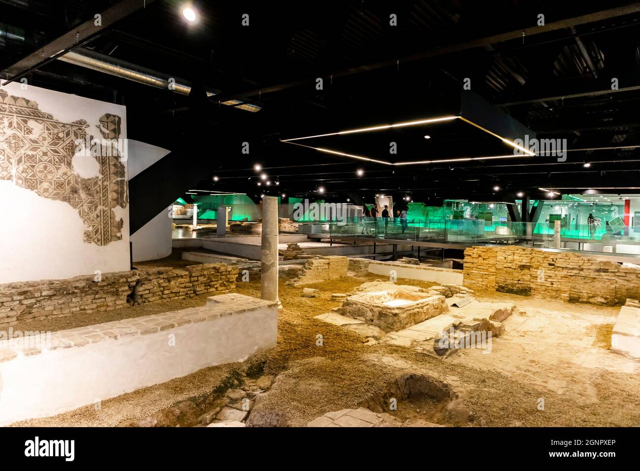 Rovine di insediamento romano nel museo Antiquarium a Siviglia, Andalusia, Spagna Foto Stock